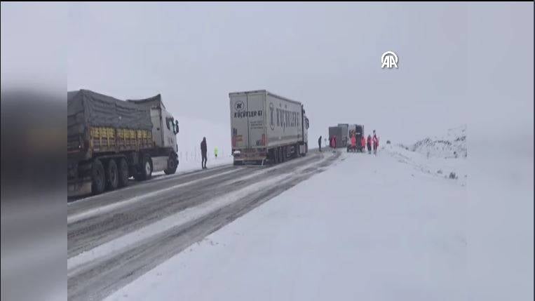 Ardahan-Posof yolunda ulaşıma kar engeli 20